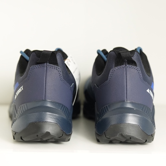 Athletic_Shoes